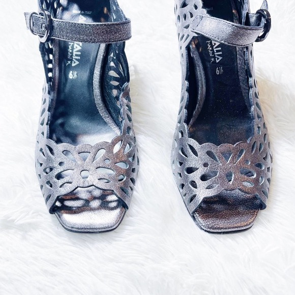 Aquatalia Metallic Grey Open Toe Heels Laser Etched Lace SZ6.5 Italy - Picture 11 of 11